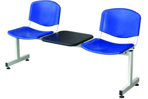 Stühle u nizu, Zweisitzer mit Ablage für pisanje